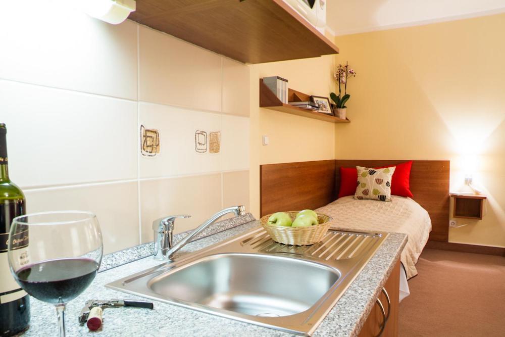 My Home Apartments Братислава Номер фото